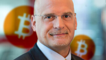 Commodity Strategist Mike McGlone Predicts a Recession as Top Catalyst for Gold’s Rise Above ,000 – Markets and Prices Bitcoin News