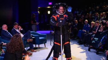 Here’s the new spacesuit that astronauts will wear when they return to the Moon 2 Here’s the new spacesuit that astronauts will wear when they return to the Moon